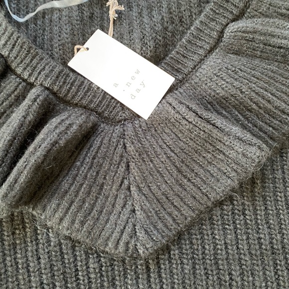 NWT Ruffle Collared Sweater - Picture 2 of 5